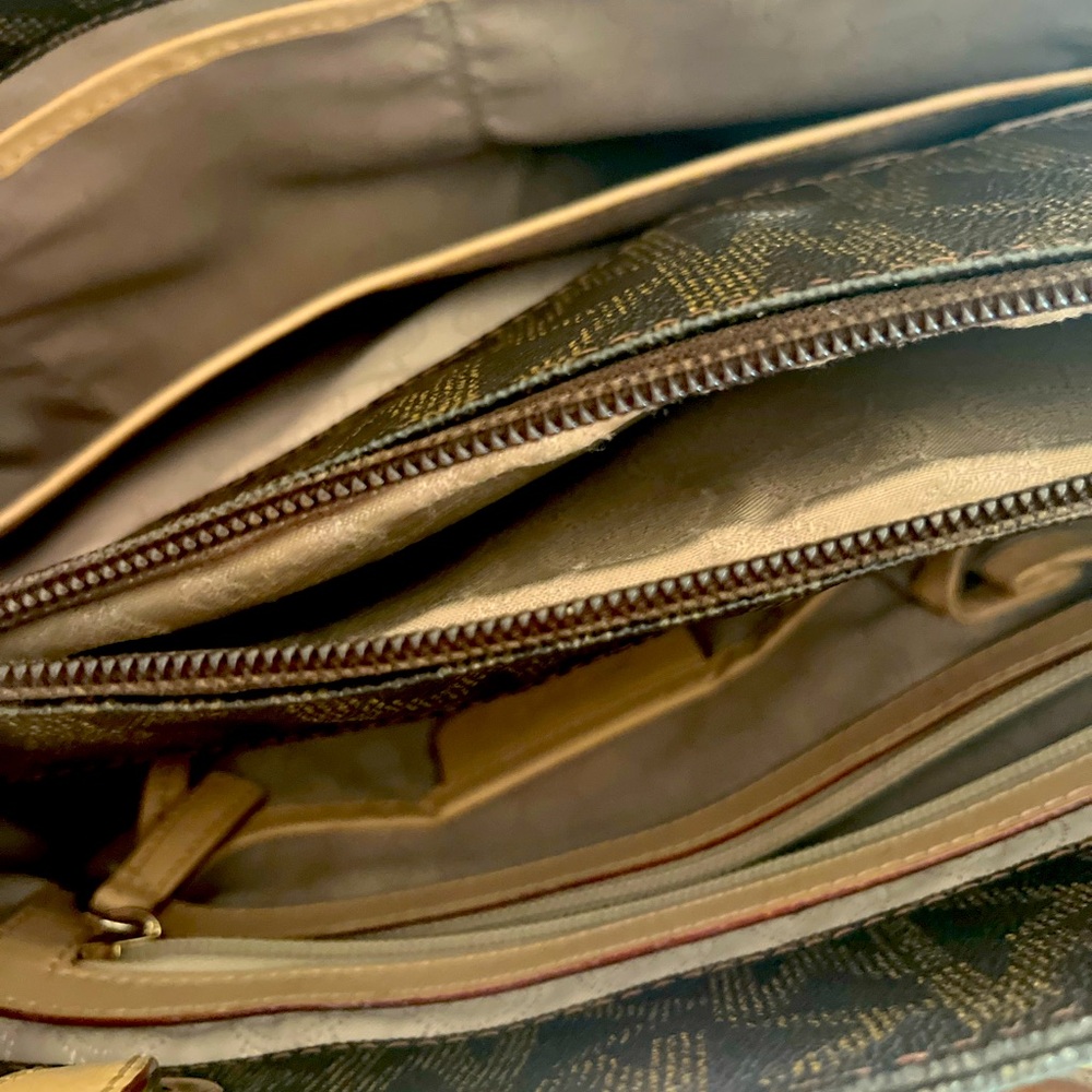 Michael Kors Large Handbag 👜 - Picture 3 of 7